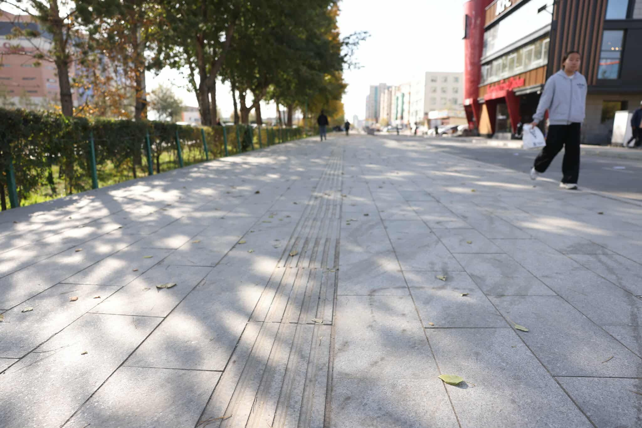 Өнөөдрийн байдлаар 102.000 м.кв явган хүний замыг шинэчлээд байна